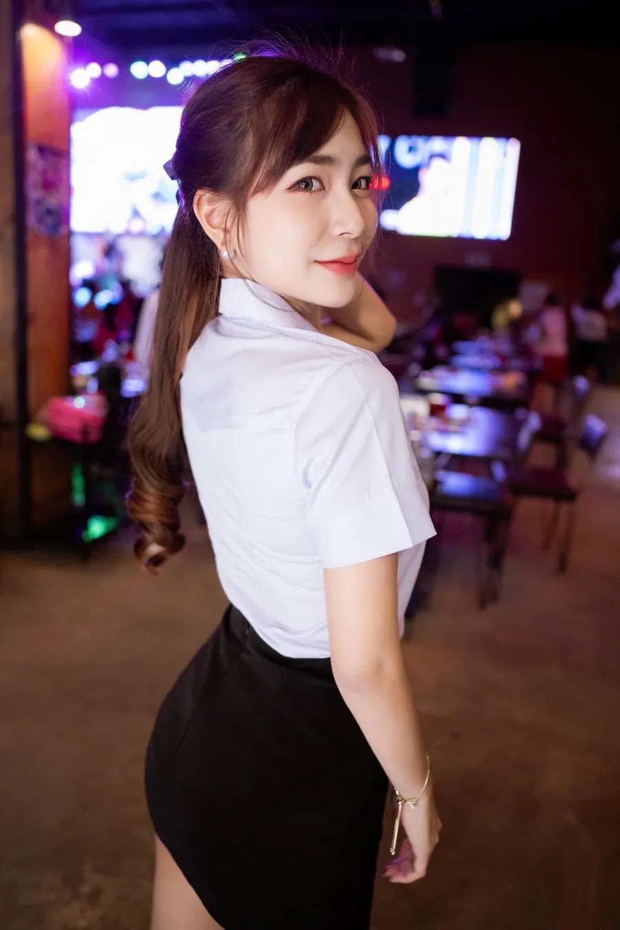 เด็กเอ็นร้อยเอ็ด เมือง ตรงปก ชงเหล้า